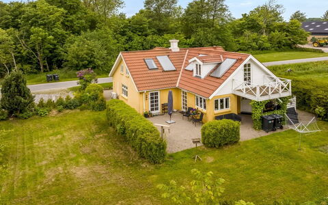 Elza - 2.5Km from the Sea