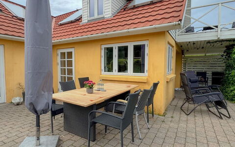 Elza - 2.5Km from the Sea: Daytime, Bygning, Lejlighed, Boligområde, City, Byområde, Kvarter, Facade, Ejerlejlighed