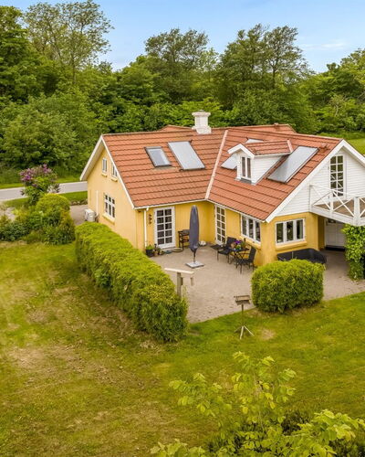 Elza - 2.5Km from the Sea