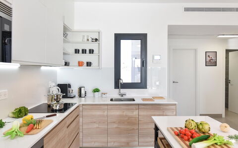 Las Yucas 2: Countertop, Køkken, Møbel, Køkken Apparat, Cabinetry, Indretning, Træ, Større Bandage, Gulvbelægning, Husholdningsapparat