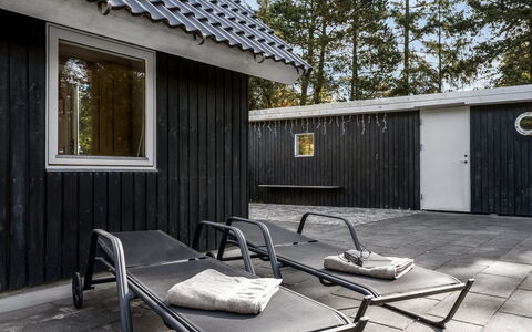 Ottil - 1.5Km from the Sea: Tag, Hus, Hjem, Sommerhus, Dør, Sidespor, Dæk, Veranda, Planke, Hårdttræ