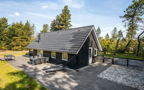 Ottil - 1.5Km from the Sea: Tag, Hus, Hjem, Sommerhus, Dør, Sidespor, Dæk, Veranda, Planke, Hårdttræ