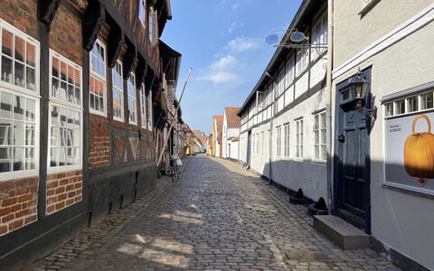 Constance - 23Km from the Sea: Træ, Tag, Hjem, Hus, Arkitektur, Sidespor, Land Lot, Sommerhus, Skur, Garden Bygninger