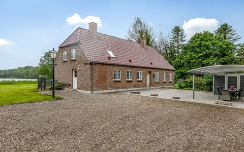 Constance - 23Km from the Sea: Træ, Tag, Hjem, Hus, Arkitektur, Sidespor, Land Lot, Sommerhus, Skur, Garden Bygninger