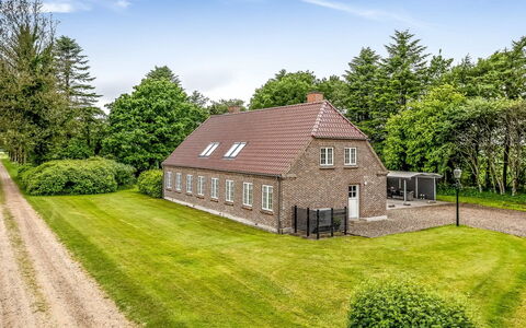 Constance - 23Km from the Sea: Træ, Tag, Hjem, Hus, Arkitektur, Sidespor, Land Lot, Sommerhus, Skur, Garden Bygninger