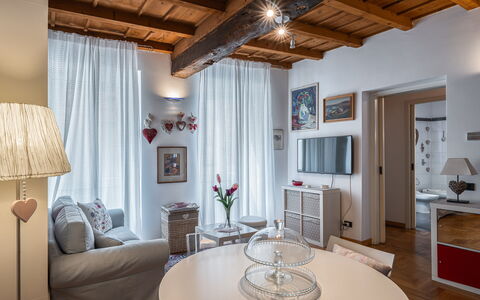Dafne Suite: Møbel, Indretning, Væg, Værelse, Gulvbelægning, Couch, Loft, Etage, Stue, Hjem