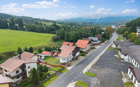 Horalka: Hus, Boligområde, Landskab, Vej, Hjem, Tag, Forstad, Menneskelig Bosættelse, Landdistrikt, Fugleperspektiv