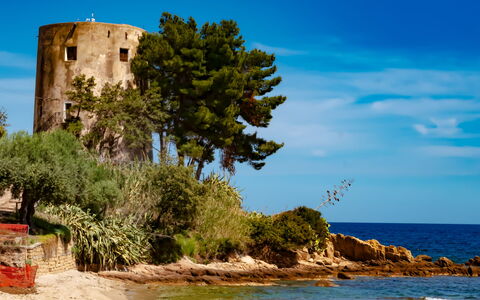 Santa Maria Navarrese 649: Krop Af Vand, Kyst, Coastal Og Oceaniske Landskabsformer, Hav, Kyst, Tårn, Ocean, Strand, Turistattraktion, Headland