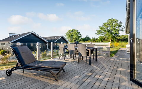 Finulf - 300M from the Sea: Estate, Skygge, Indkørsel, Stuehus