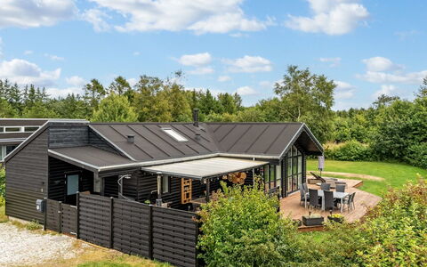 Smilla - 1.1Km from the Sea: Tag, Hjem, Hus, Sommerhus, Sidespor, Estate, Stuehus, Have, Veranda, Skygge