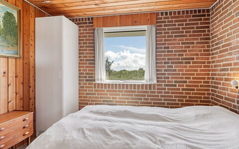 Ava - 350M from the Sea: Væg, Soveværelse, Træ, Seng, Loft, Sengetøj, Indretning, Sengetøj, Etage, Gulvbelægning