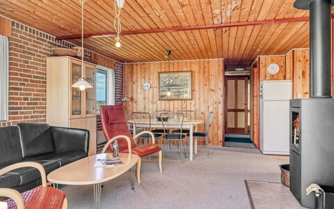 Ava - 350M from the Sea: Træ, Loft, Møbel, Hjem, Dør, Værelse, Sommerhus, Stol, Bejdse, Stue
