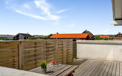 Ava - 350M from the Sea: Himmel, Træ, Tag, Hjem, Kompositmateriale, Planke, Dæk, Udendørs Møbler, Sommerhus, Skygge