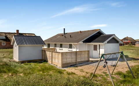 Ava - 350M from the Sea: Træ, Gulvbelægning, Indretning, Etage, Møbel, Trægulve, Værelse, Loft, Bejdse, Hårdttræ