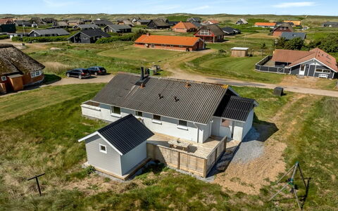 Ava - 350M from the Sea: Træ, Gulvbelægning, Indretning, Etage, Møbel, Trægulve, Værelse, Loft, Bejdse, Hårdttræ
