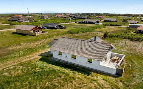 Ava - 350M from the Sea: Træ, Gulvbelægning, Indretning, Etage, Møbel, Trægulve, Værelse, Loft, Bejdse, Hårdttræ