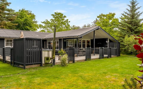Emelrik - 2Km from the Sea: Træ, Hjem, Veranda, Dæk, Hårdttræ, Tag, Bejdse, Trægulve, Eco Hotel