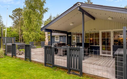 Emelrik - 2Km from the Sea: Træ, Hjem, Veranda, Dæk, Hårdttræ, Tag, Bejdse, Trægulve, Eco Hotel