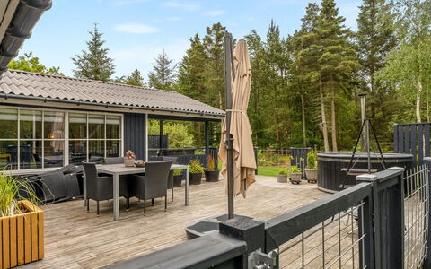 Emelrik - 2Km from the Sea: Træ, Hjem, Veranda, Dæk, Hårdttræ, Tag, Bejdse, Trægulve, Eco Hotel