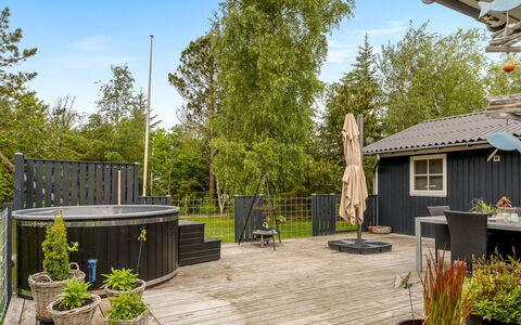 Emelrik - 2Km from the Sea: Træ, Hjem, Veranda, Dæk, Hårdttræ, Tag, Bejdse, Trægulve, Eco Hotel