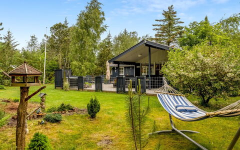 Emelrik - 2Km from the Sea: Træ, Hjem, Veranda, Dæk, Hårdttræ, Tag, Bejdse, Trægulve, Eco Hotel