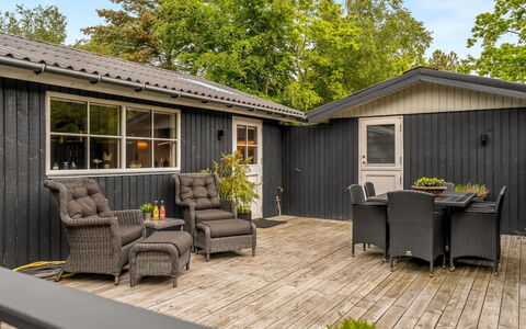 Emelrik - 2Km from the Sea: Træ, Hjem, Veranda, Dæk, Hårdttræ, Tag, Bejdse, Trægulve, Eco Hotel