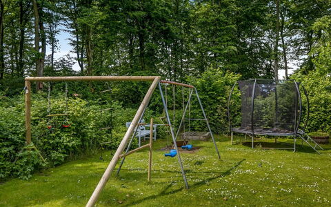 Ejvind - 30Km from the Sea: Estate, Skygge, Indkørsel, Stuehus