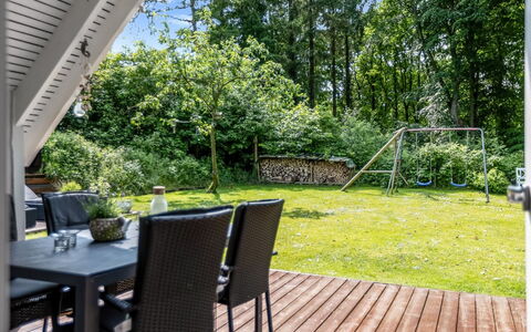 Ejvind - 30Km from the Sea: Estate, Skygge, Indkørsel, Stuehus