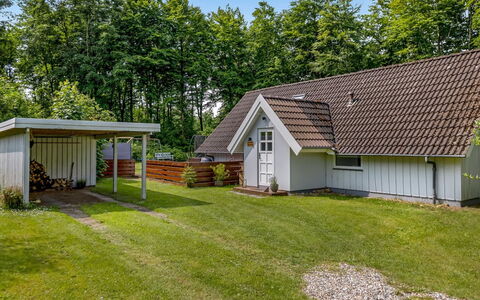 Ejvind - 30Km from the Sea: Estate, Skygge, Indkørsel, Stuehus