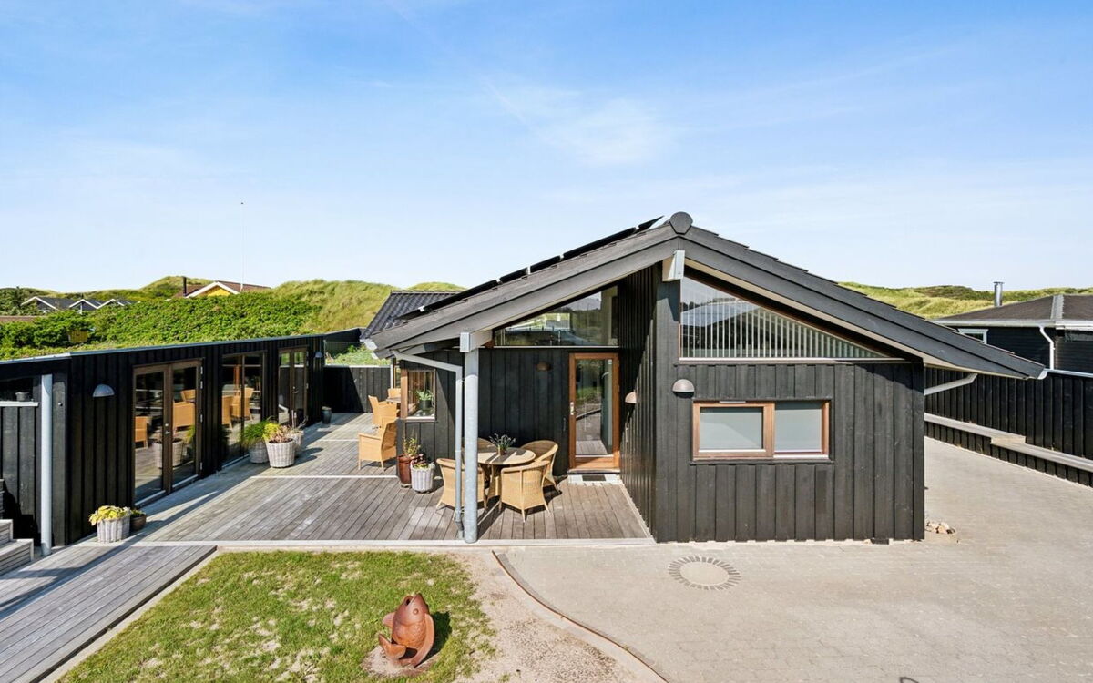 Sinika - 100M from the Sea