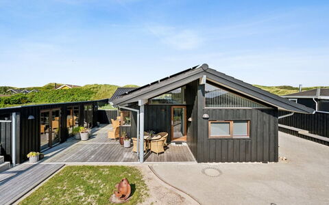 Sinika - 100M from the Sea: 