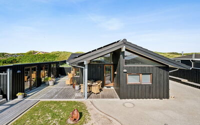 Sinika - 100M from the Sea