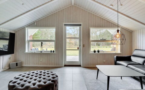 Rietrikki - 2.4Km from the Sea: Indretning, Møbel, Loft, Træ, Lysarmatur, Gulvbelægning, Couch, Stue, Hjem, Etage