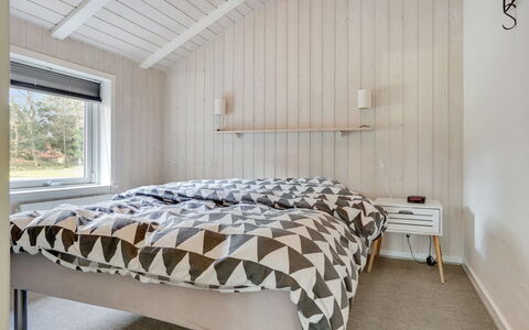 Rietrikki - 2.4Km from the Sea: Soveværelse, Seng, Træ, Sengetøj, Sengetøj, Loft, Indretning, Sengetøj, Gulvbelægning, Bed Frame