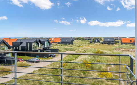 Anita - 575M from the Sea: Estate, Skygge, Indkørsel, Stuehus