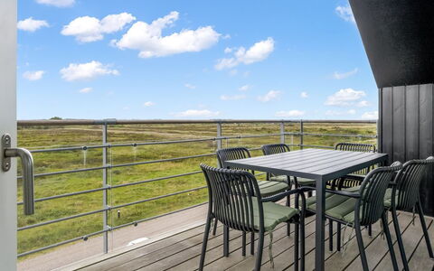 Anita - 575M from the Sea: Estate, Skygge, Indkørsel, Stuehus