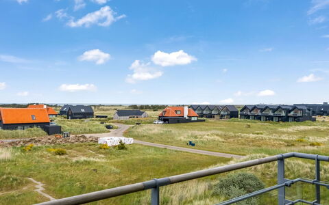 Anita - 575M from the Sea: Estate, Skygge, Indkørsel, Stuehus