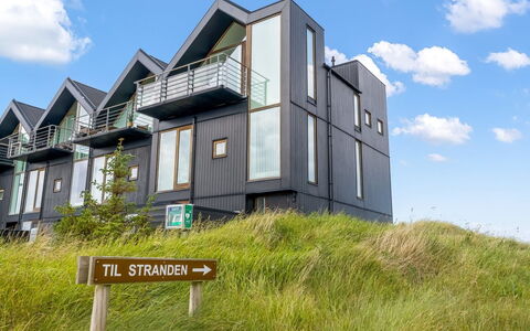 Anita - 575M from the Sea: Estate, Skygge, Indkørsel, Stuehus