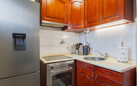 Nest: Køkken Apparat, Køkken, Større Bandage, Cabinetry, Countertop, Husholdningsapparat, Gulvbelægning, Køleskab, Indretning, Lille Apparat