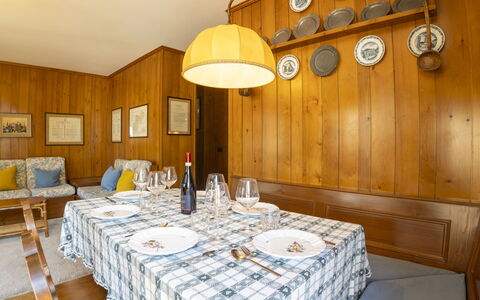 Bormio 16: Træ, Indretning, Møbel, Gulvbelægning, Etage, Værelse, Bejdse, Køkken & Spisebord, Loft, Spisestue