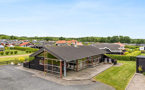 Ayda - 200M from the Sea: Hus, Hjem, Tag, Boligområde, Sommerhus, Estate, Stuehus, Lawn, Landscaping, Sidespor