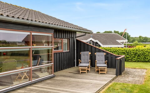 Ayda - 200M from the Sea: Hus, Hjem, Tag, Boligområde, Sommerhus, Estate, Stuehus, Lawn, Landscaping, Sidespor