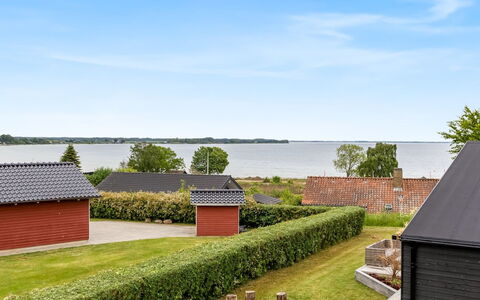 Ayda - 200M from the Sea: Hus, Hjem, Tag, Boligområde, Sommerhus, Estate, Stuehus, Lawn, Landscaping, Sidespor