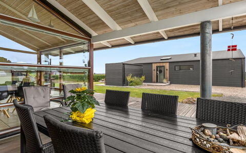 Ayda - 200M from the Sea: Hus, Hjem, Tag, Boligområde, Sommerhus, Estate, Stuehus, Lawn, Landscaping, Sidespor
