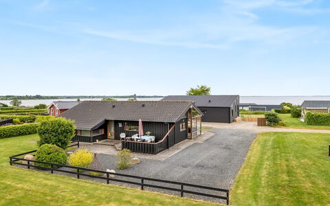 Ayda - 200M from the Sea: Hus, Hjem, Tag, Boligområde, Sommerhus, Estate, Stuehus, Lawn, Landscaping, Sidespor
