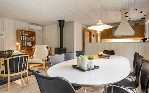 Edle - from the Sea: Græs, Græs-, Land Lot, Sommerhus, Landdistrikt, Eng, Garden Bygninger, Have, Skur