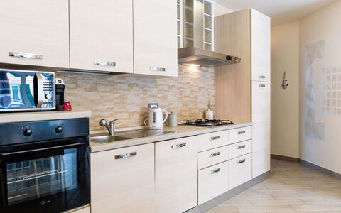 La Dimora del Pontile: Køkken, Cabinetry, Countertop, Køkken Apparat, Større Bandage, Træ, Møbel, Indretning, Gulvbelægning, Skab