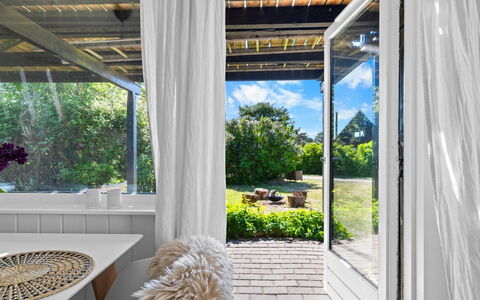 Sunna - 1Km from the Sea: Tag, Hus, Land Lot, Hjem, Sommerhus, Estate, Garden Bygninger, Skygge, Bjælkehytte, Landscaping