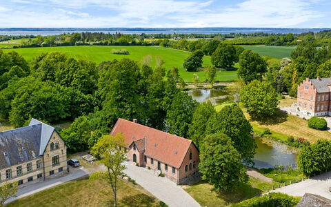 Brun - 1.5Km from the Sea: Tag, Hus, Hjem, Sommerhus, Dør, Sidespor, Dæk, Veranda, Planke, Hårdttræ