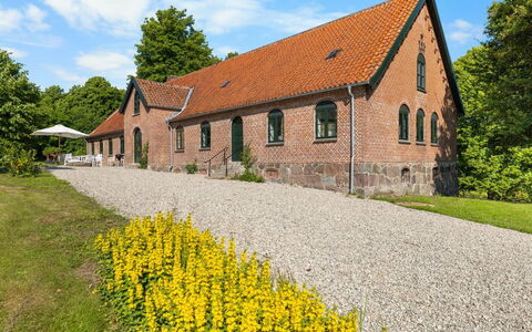Brun - 1.5Km from the Sea: Tag, Hus, Hjem, Sommerhus, Dør, Sidespor, Dæk, Veranda, Planke, Hårdttræ